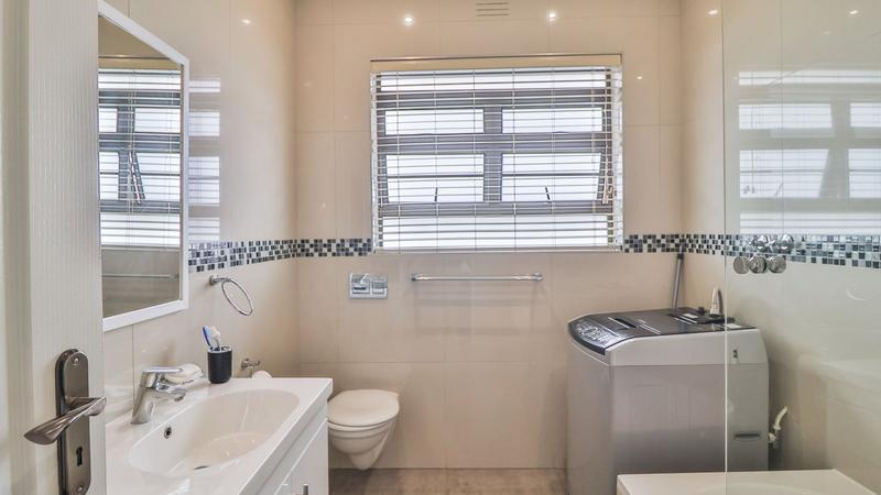 2 Bedroom Property for Sale in Cravenby Western Cape